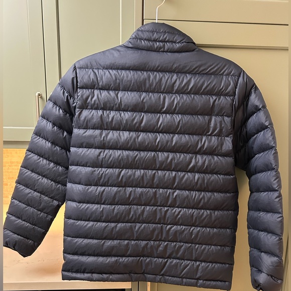 Boys Navy Blue Patagonia Puffer Jacket withh red trim - Picture 3 of 3